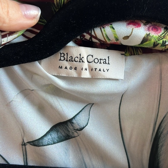 Black coral reversible silk open blouse - Picture 6 of 10